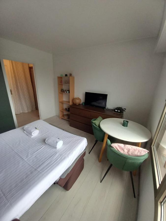Apparemment Chaleureux Au 16 Eme Arrondissement De Paris A 10 Min Dz La Tour Eiffel Apartment Exterior photo